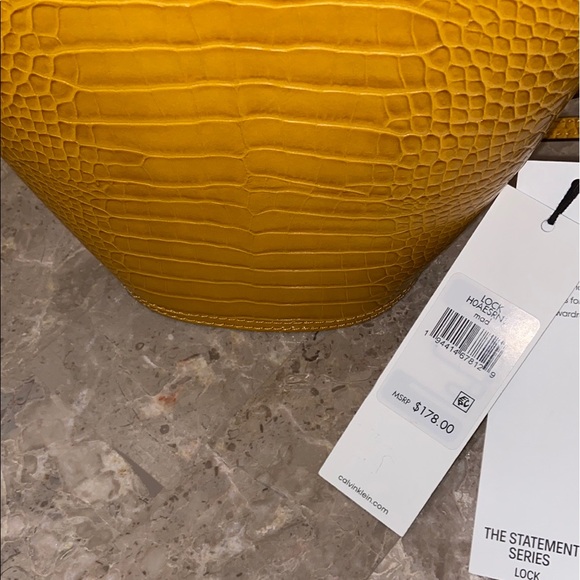 NWT🌼Calvin Klein Lock Embossed Crossbody Bucket - Picture 5 of 16